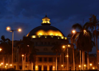 ترجمة فرنسية لمقرري التفكير النقدي و ريادة الأعمال بجامعة القاهرة