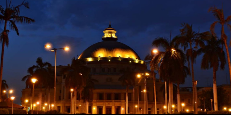 ترجمة فرنسية لمقرري التفكير النقدي و ريادة الأعمال بجامعة القاهرة