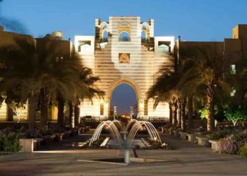 الجامعة الأمريكية توقع مذكرة مع مجمع الشارقة للبحوث لدعم ريادة الأعمال