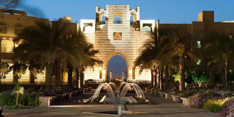 الجامعة الأمريكية توقع مذكرة مع مجمع الشارقة للبحوث لدعم ريادة الأعمال