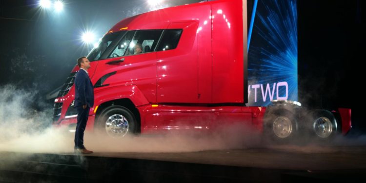 مؤسس شركة ناشئة يمنح موظفيه أسهما بـ230 مليون دولار