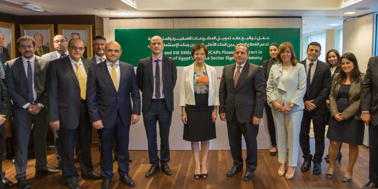 «الأهلي» و «الاستثمار الاوروبي» يوقعان عقد تمويل لدعم المشروعات الصغيرة