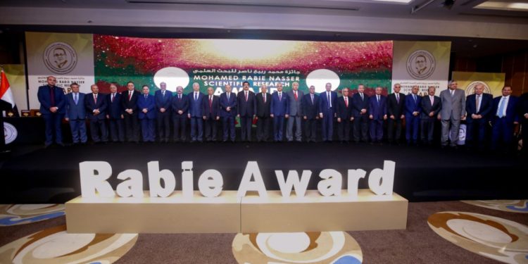 مهاب مميش يفوز بجائزة الرواد لعام 2020