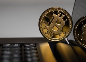 الكويت تضيق الخناق على عملة البيتكوين