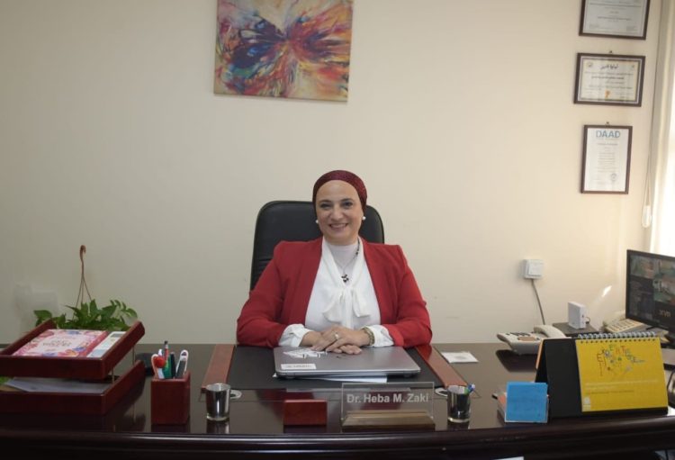 هبة مدحت زكي الرئيس التنفيذي لحاضنة أعمال كلية الاقتصاد والعلوم السياسية جامعة القاهرة