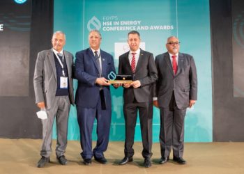 شل تفوز بجائزة  التميز  ببرنامجها الرائد  لتطوير المدارس المجتمعية بمرسى مطروح