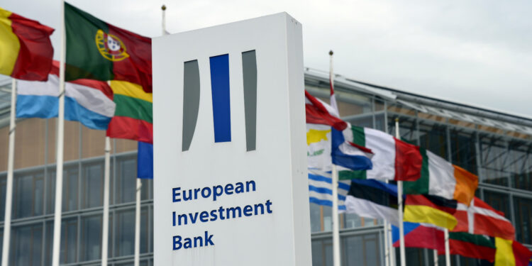 بنك EIB يمنح تمويلات بقيمة 5.6 مليار يورو للمنشأت الصغيرة بإيطاليا وألمانيا
