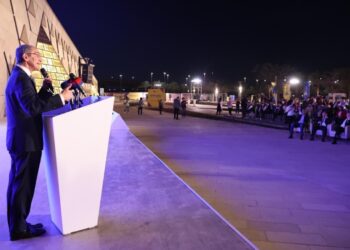 وزير الاتصالات المصري يفتتح فعاليات قمة رايز اب 2023 بالمتحف المصري الكبير