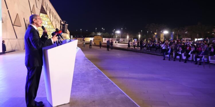 وزير الاتصالات المصري يفتتح فعاليات قمة رايز اب 2023 بالمتحف المصري الكبير