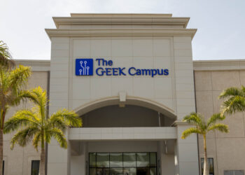 ذا جريك كامبس والمقر يعلنان الاندماج 