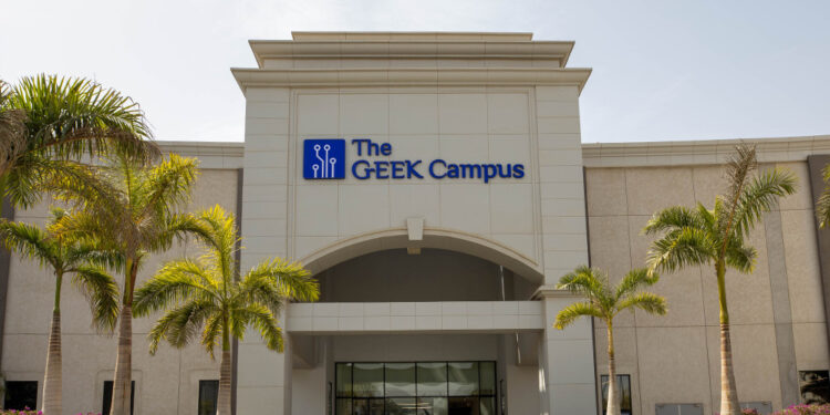 ذا جريك كامبس والمقر يعلنان الاندماج 