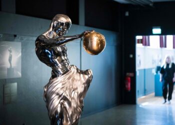 شركات ناشئة تتيح التواصل افتراضيا مع أشخاص فارقوا الحياة