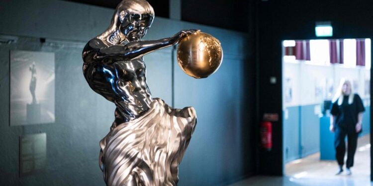 شركات ناشئة تتيح التواصل افتراضيا مع أشخاص فارقوا الحياة