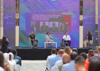 جلسات قمة "شركات ناشئة بلا حدود