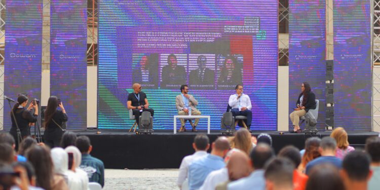 جلسات قمة "شركات ناشئة بلا حدود