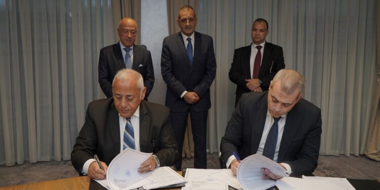 توقيع بروتوكول لتصنيع الشيكات المصرفية