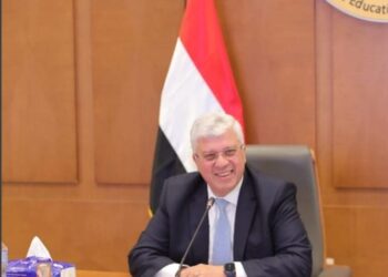أيمن عاشور وزير التعليم العالي والبحث العلم