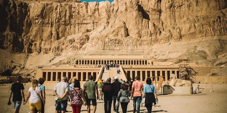 ‘إيرادات السياحة في مصر