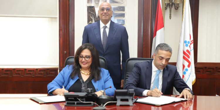 جهاز تنمية المشروعات يوقع عقدا مع كاش بقيمة 100 مليون جنيه