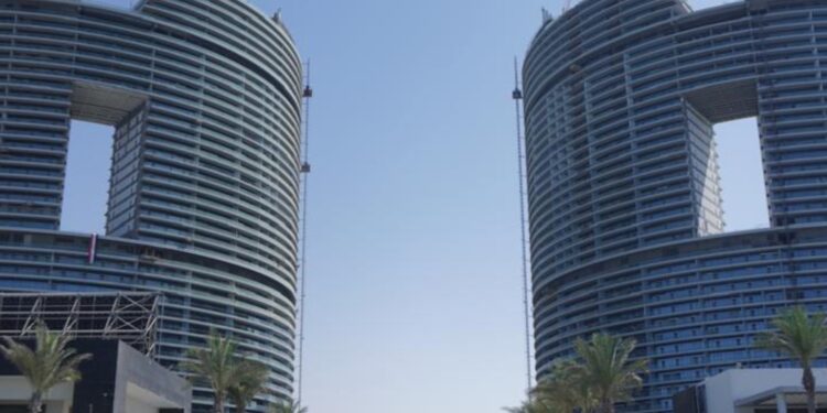 فنانون عالميون يشاركون بمعرض “أرت سبيس” بمول “نورث سكوير” بالعلمين الجديدة يوم 24 أغسطس