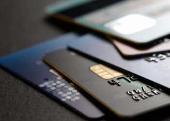 بنك فيصل الإسلامي يصدر 395 ألف بطاقة ميزة وفيزا خلال عام