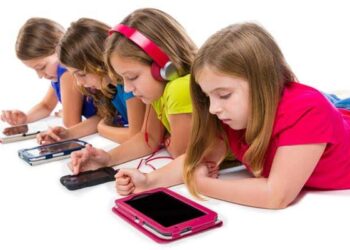 ما هو “الخرف الرقمي” الذي يهدد أدمغة أطفالنا؟