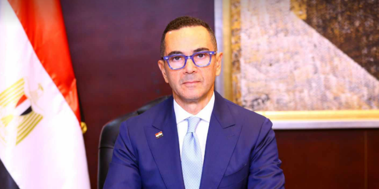 وزير الاستثمار يناقش تفعيل منصة التراخيص الإلكترونية الموحدة