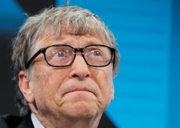 بيل جيتس المؤسس المشارك لمايكروسوفت