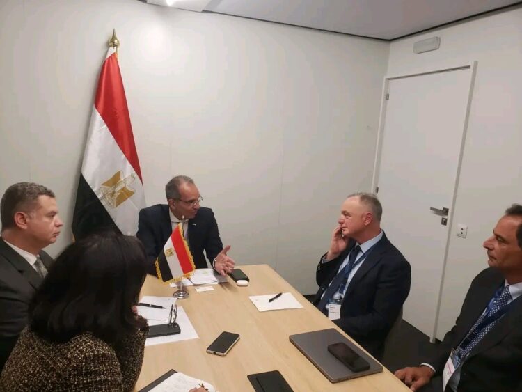 خلال مناقشات وزير الاتصالات مع مسؤولي الشركات العالمية