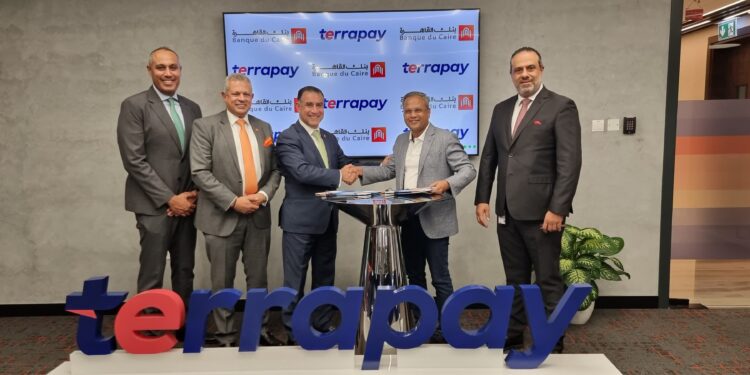 «بنك القاهرة» يتعاون مع «تيراباى» لإطلاق خدمة التحويلات المالية لمصر من الخارج