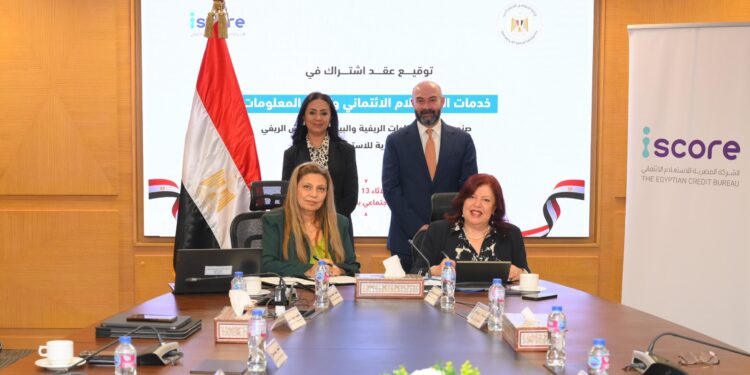 تعاون بين صندوق دعم الصناعات الريفية و”آي سكور” لدعم التوسع في منح الائتمان