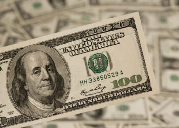 هل سيُعيد «الفيدرالي» تشكيل موازين القوة بين الذهب والدولار؟