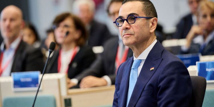 حسن الخطيب، وزير الاستثمار والتجارة الخارجية