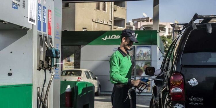 مصادر بوزارة البترول لـ«ريادي» تنفي صدور قرارات برفع أسعار البنزين خلال ساعات