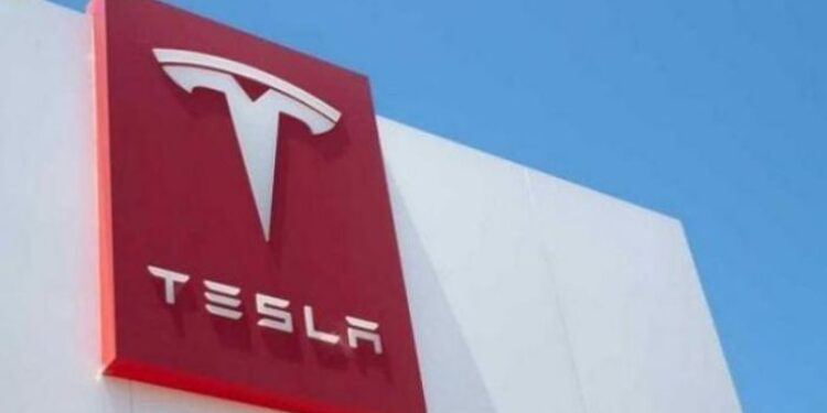 الصين تنتزع الصدارة من “تسلا” في سباق السيارات الكهربائية عالميًا