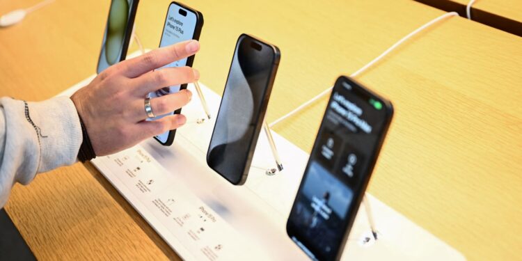 10 مليارات جنيه حصيلة الرسوم الجمركية على الهواتف المحمولة في مصر خلال عام 2025