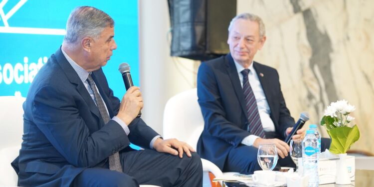 جمعية رجال أعمال إسكندرية تبحث خطط تطوير المحافظة مع المحافظ أحمد خالد حسن سعيد