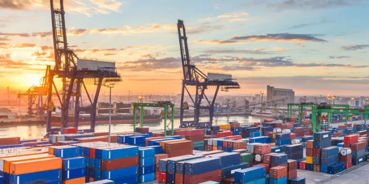 المغرب يفرض رسوماً مضادة للإغراق على واردات PVC المصرية