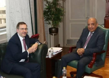 وزير الكهرباء يبحث مع السفير البريطاني دعم وتعزيز التعاون والفرص الاستثمارية فى مجالات الطاقة المتجددة