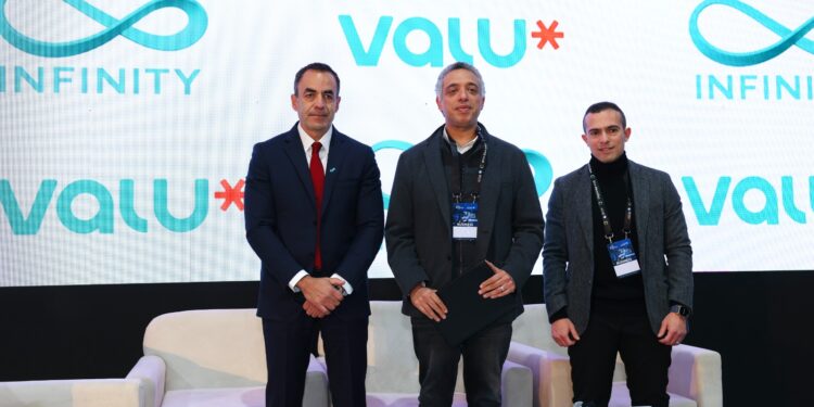 ڤاليو وإنفنيتي توقعان شراكة لتسهيل وصول العملاء إلى شواحن السيارات الكهربائية