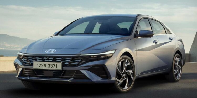 استدعاء سيارات هيونداي إلنترا موديل CN7 بسبب عيب تصنيعي محتمل في أحزمة الأمان الأمامية