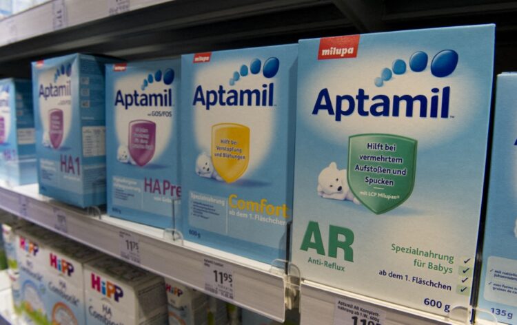 Aptamil baby formula products are on sale in a Berlin drugstore March 28, 2013. Because of a strong demand the store has restricted the sale of Aptamil products to three items per person. AFP PHOTO / JOHN MACDOUGALL (Photo by John MACDOUGALL / AFP)