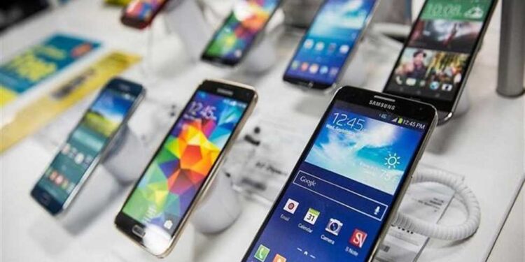 باستثمارات تقترب من 200 مليون دولار.. مصر تُسرّع توطين صناعة الإلكترونيات وتضاعف إنتاج الهواتف محليًا