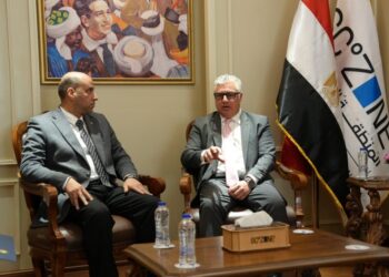 الهيئة الاقتصادية لقناة السويس ووزارة العمل تبحثان تعزيز التدريب وتأهيل العمالة لدعم المشروعات الصناعية