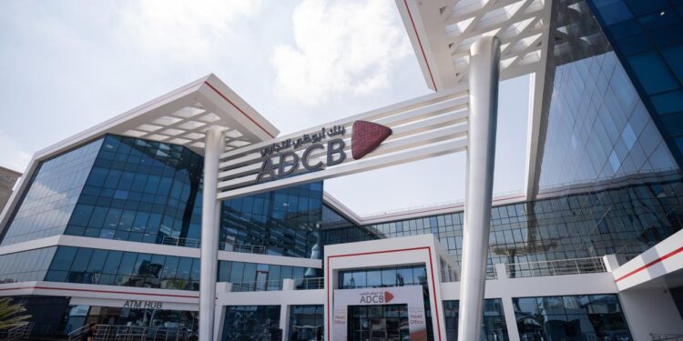 كيف يعزز بنك أبوظبي التجاري – مصر تمكين المرأة عبر الشمول المالي والاستدامة والمسؤولية المجتمعية؟