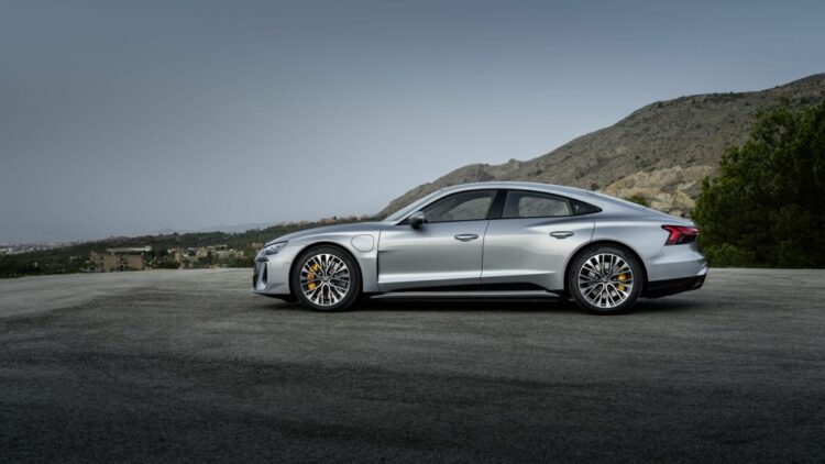 صورة أرشيفية سوق السيارات