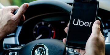 أوبر تضخ أكثر من 10 مليارات دولار في السيارات ذاتية القيادة: تحول استراتيجي نحو نموذج قائم على الأصول