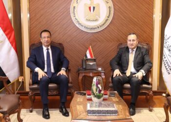 التعليم العالي والاتصالات تطلقان مرحلة جديدة للتعاون في الذكاء الاصطناعي والتحول الرقمي بالجامعات المصرية