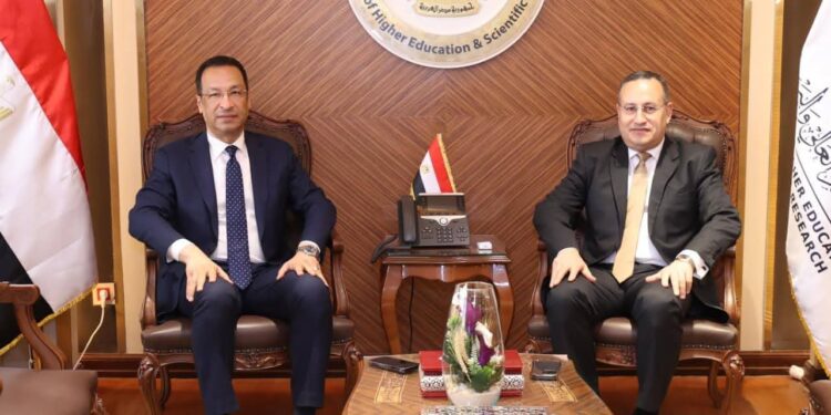 التعليم العالي والاتصالات تطلقان مرحلة جديدة للتعاون في الذكاء الاصطناعي والتحول الرقمي بالجامعات المصرية