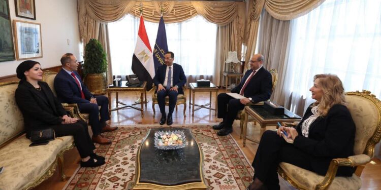 وزارة الاتصالات تبحث مع Intel توسيع التعاون في الذكاء الاصطناعي وبناء القدرات الرقمية لتعزيز التحول الرقمي في مصر